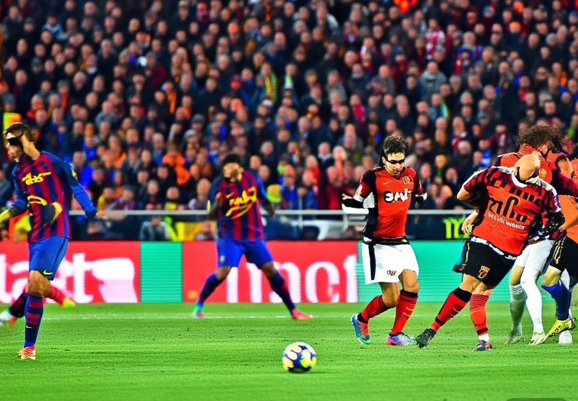 巴塞罗那VS埃因霍温：巅峰对决经典回顾与战术解析(图1)