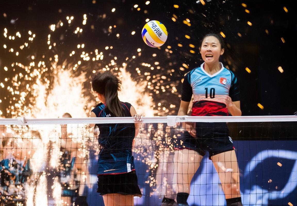 2017赛季江苏辽宁女排巅峰对决回顾：火花四溅经典瞬间(图2)